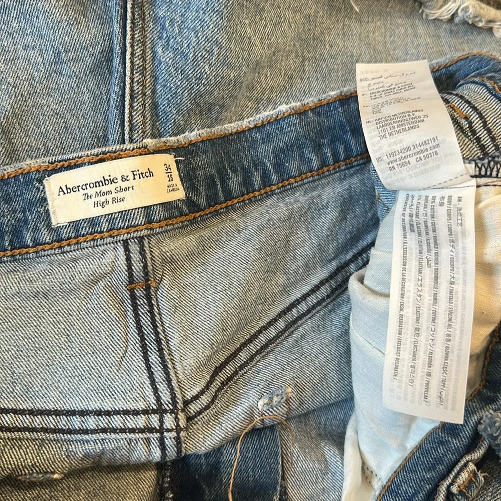 Abercrombie & Fitch The Mom Short High Rise Denim Distressed Shorts Size 34/18